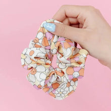 Load image into Gallery viewer, Happy Face Daisy Scruchie